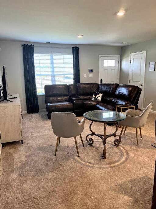 Family Friendly 4Br Home Near Ft Gregg Adams Vsu بطرسبرغ المظهر الخارجي الصورة